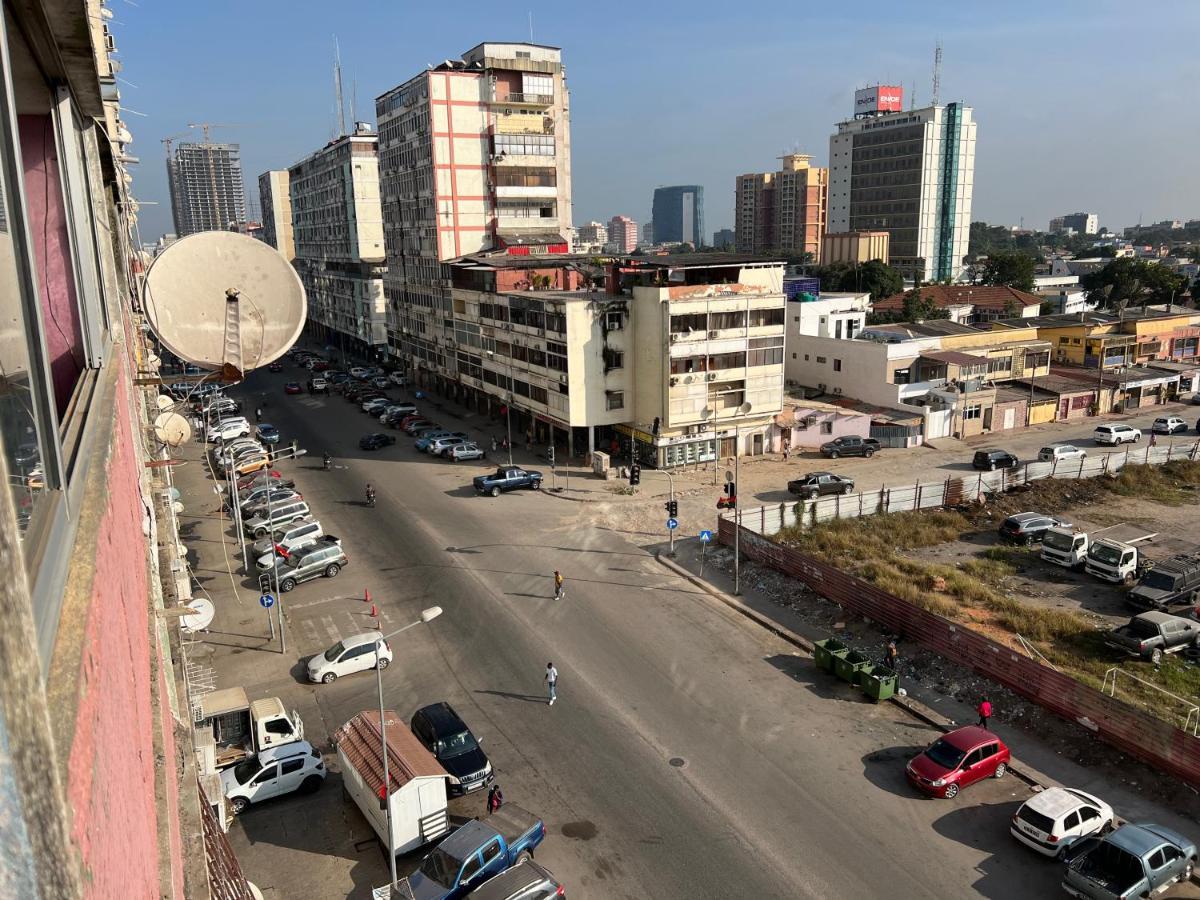 Africa Em Zona Comercial De Luanda Exterior foto